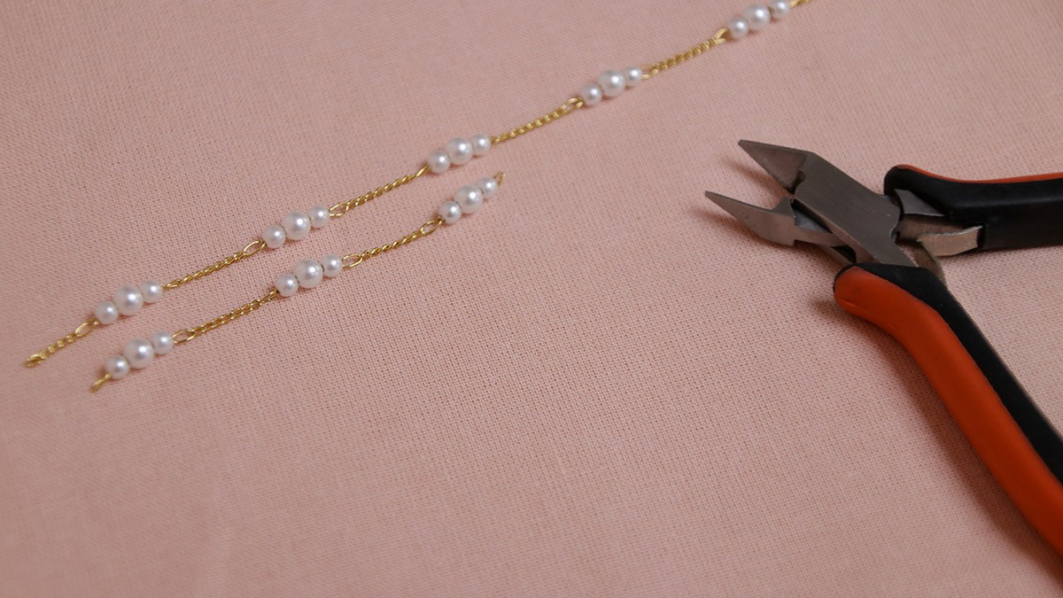 Mother of pearl chain and beads bracelet : Step 2