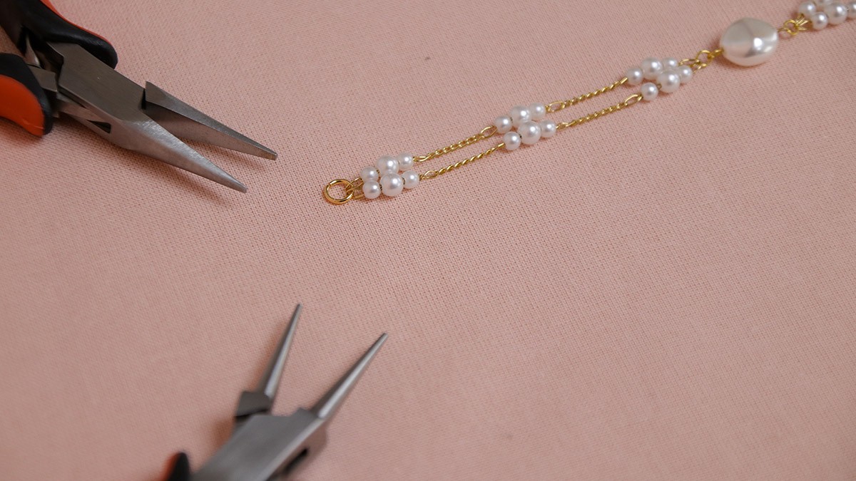 Mother of pearl chain and beads bracelet : Step 6