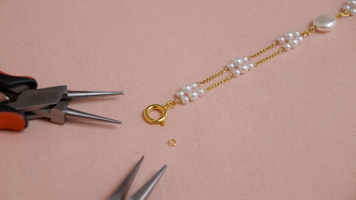 Mother of pearl chain and beads bracelet : Step 7