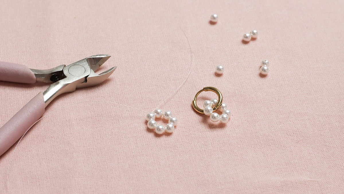 Mother of pearl earrings and chain : Step 2