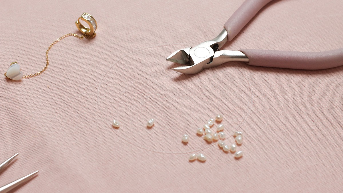 Mother of pearl earrings and chain : Step 5