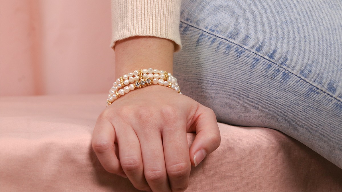 Elastic bracelet with fresh water pearls tutorial