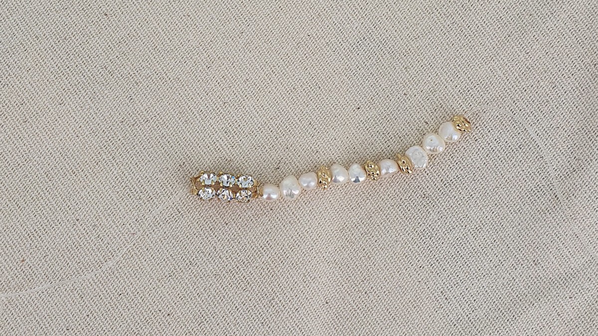 Elastic bracelet with fresh water pearls tutorial : Step 1 Elastic bracelet with fresh water pearls tutorial : Step 1