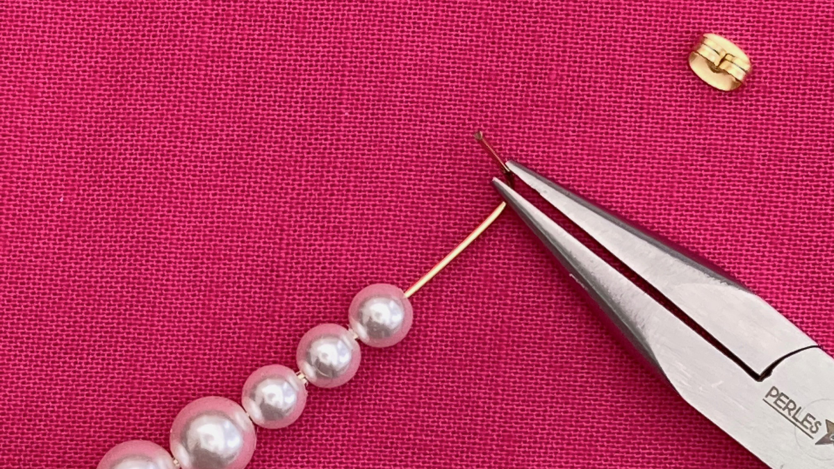 Baroque style earrings with pearl beads : Step 2