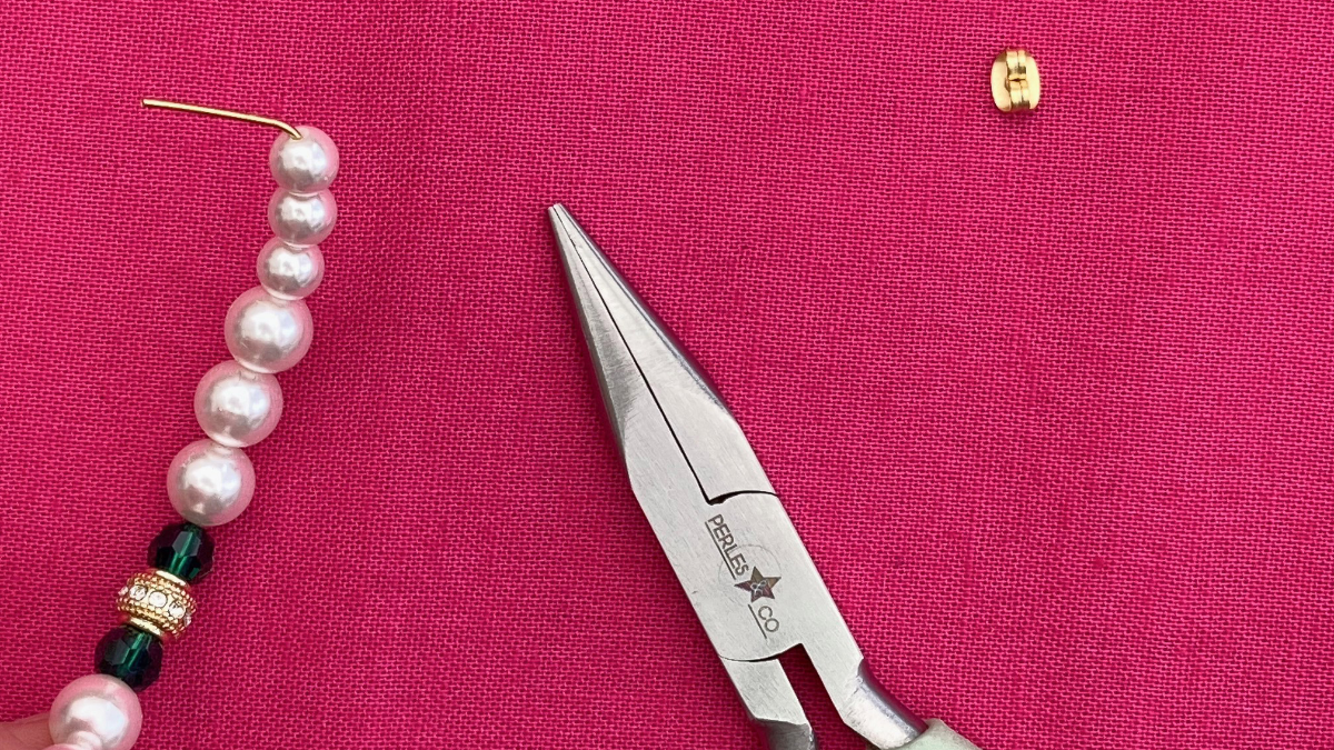 Baroque style earrings with pearl beads : Step 5