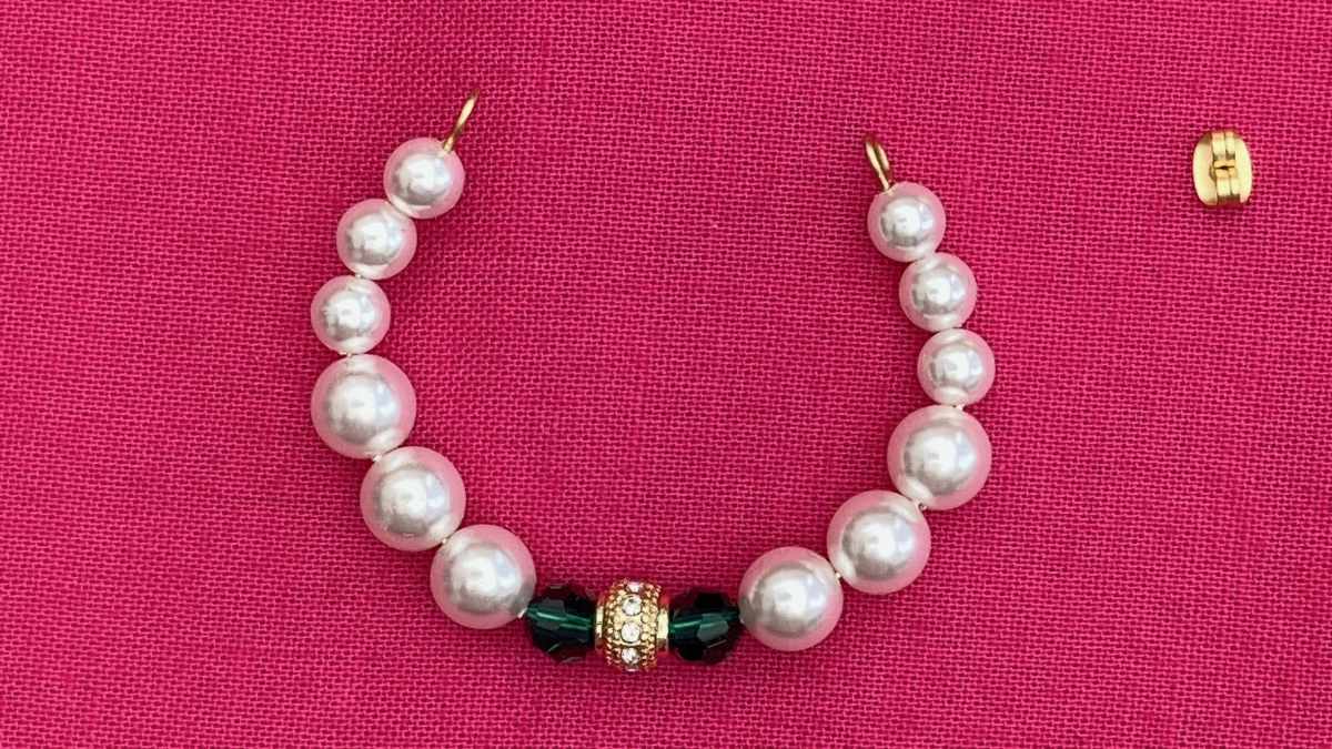 Baroque style earrings with pearl beads : Step 6