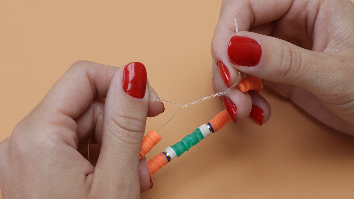 Elastic bracelets round heishi model Fruit Salad : Step 4