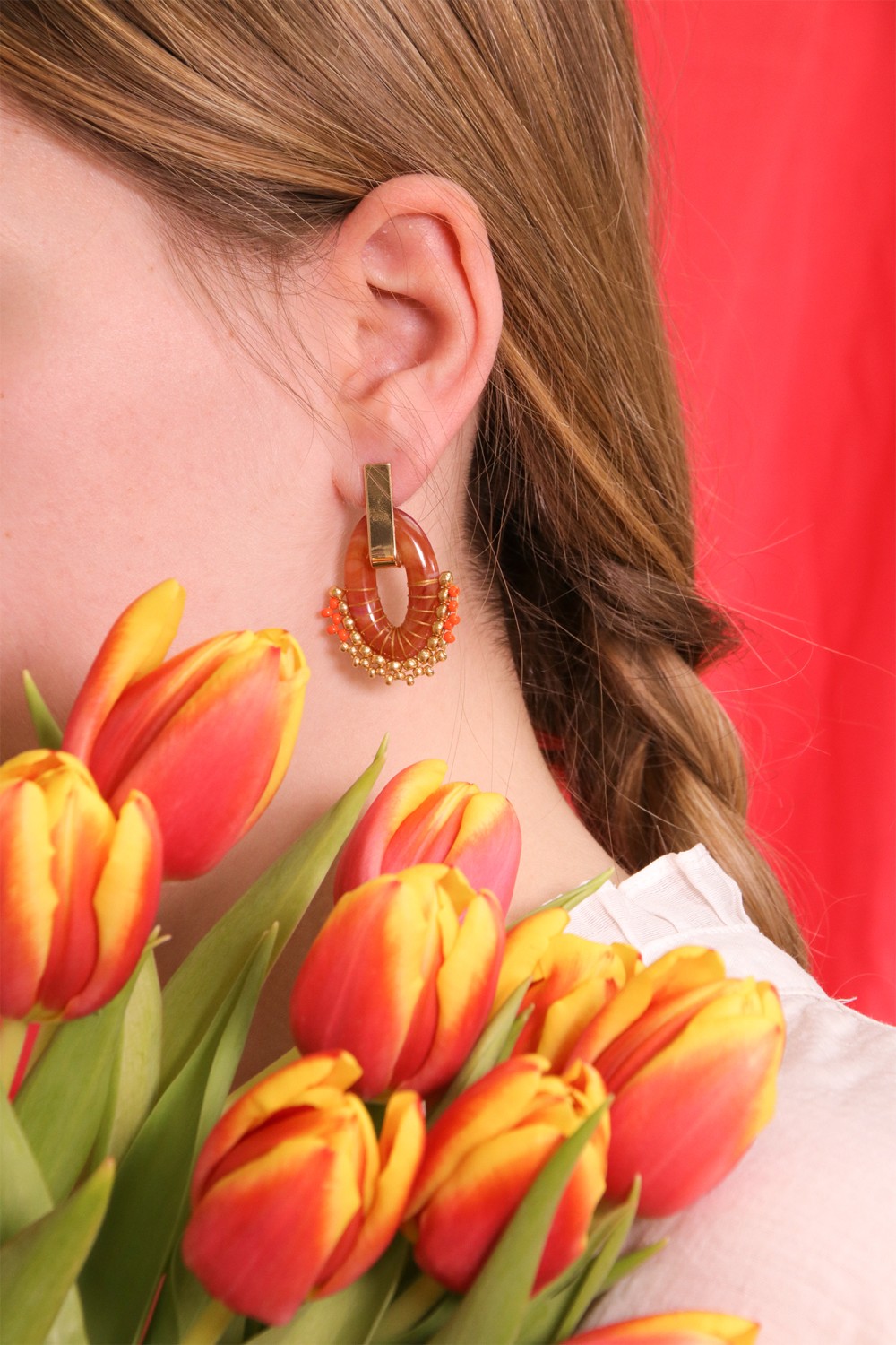 Vintage marbled resin and pearl weaving earrings