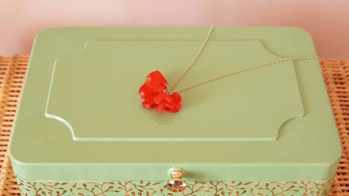 Schema  Long necklace pendant red flower petals