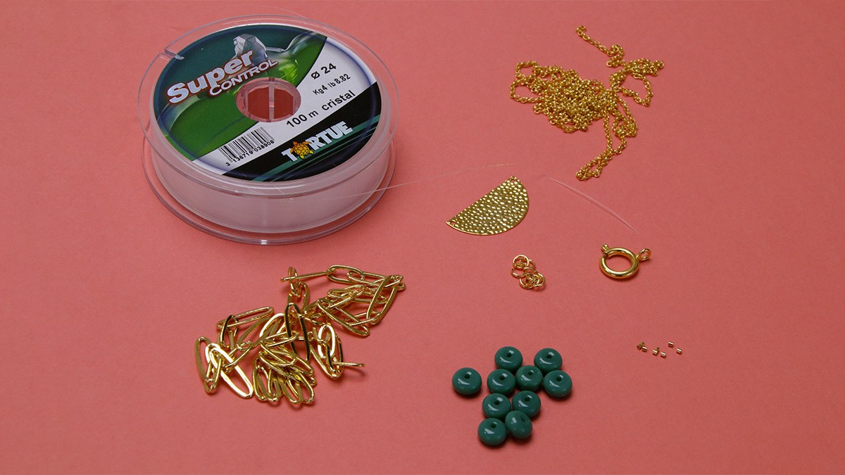 Tuto necklace multi strings heishi beads : Step 1 Tuto necklace multi strings heishi beads : Step 1