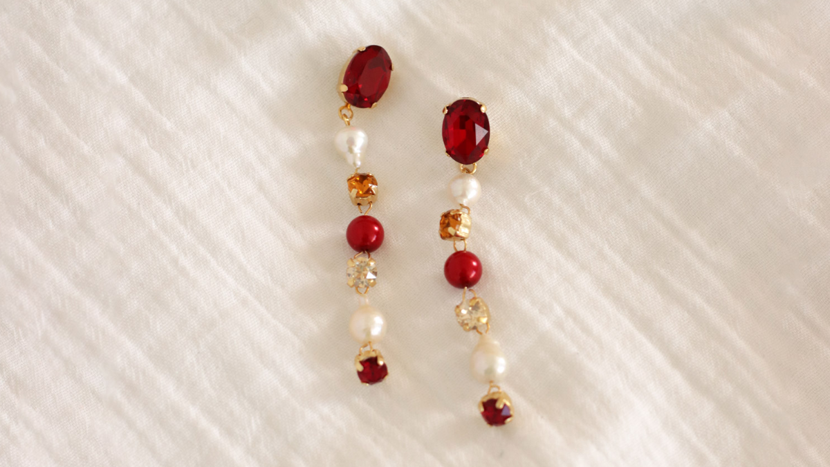 Schema  DIY Original dangling earrings with crystals and freshwater pearls