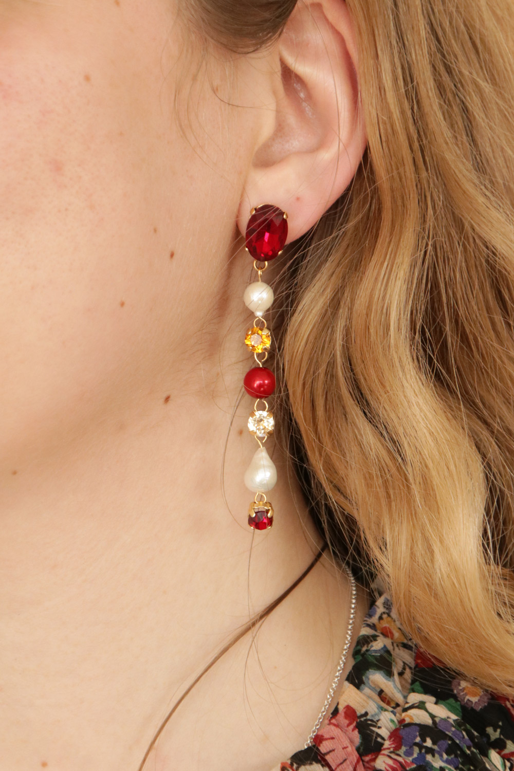 Schema  DIY Original dangling earrings with crystals and freshwater pearls