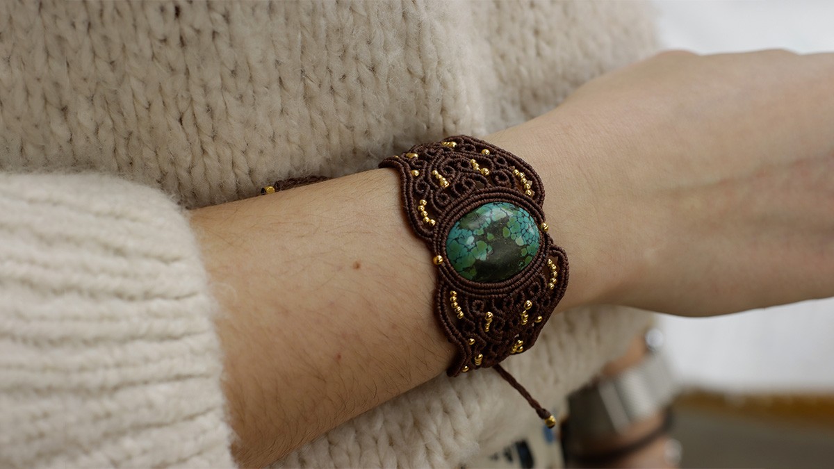 Micro macramé cuff bracelet tutorial with slam cord