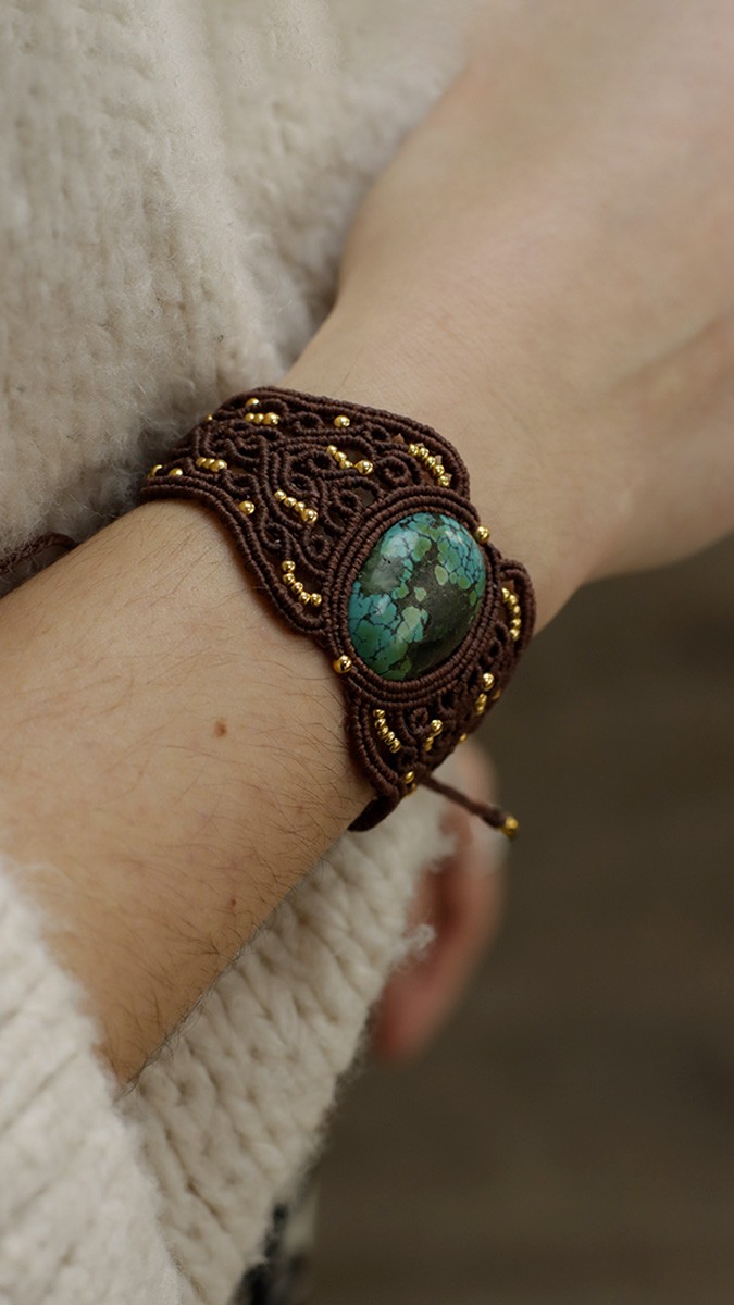 Micro macramé cuff bracelet tutorial with slam cord