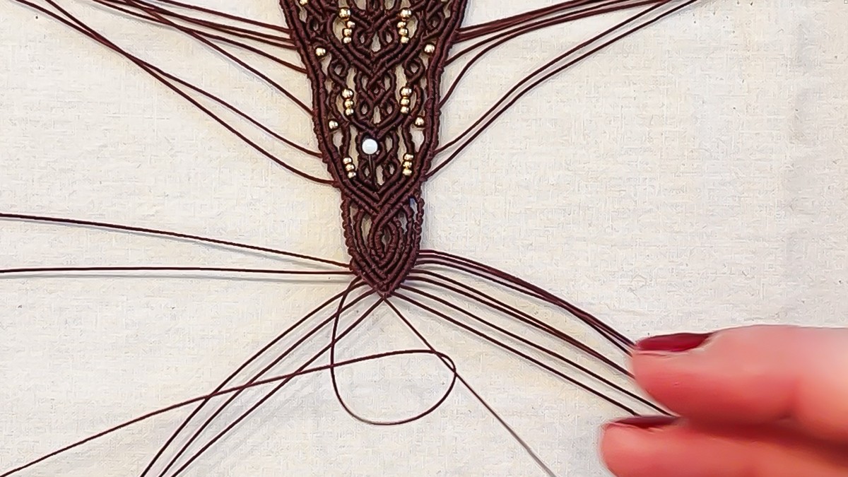 Micro macramé cuff bracelet tutorial with slam cord : Step 1 Micro macramé cuff bracelet tutorial with slam cord : Step 1