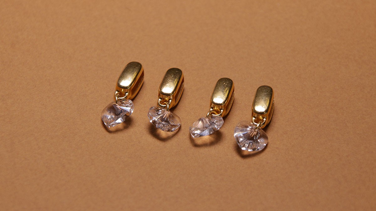 DIY dog collar : Leather cord and crystals : Step 2 DIY dog collar : Leather cord and crystals : Step 2