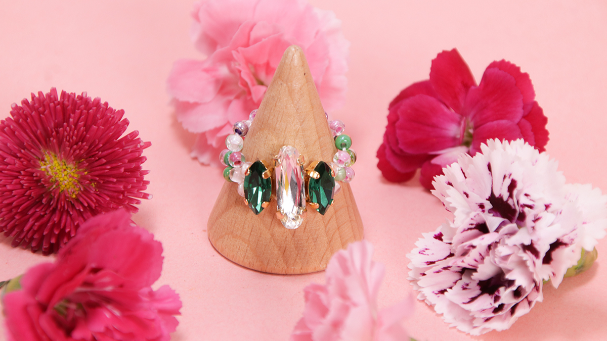 Schema  Elastic crystal ring with seed beads