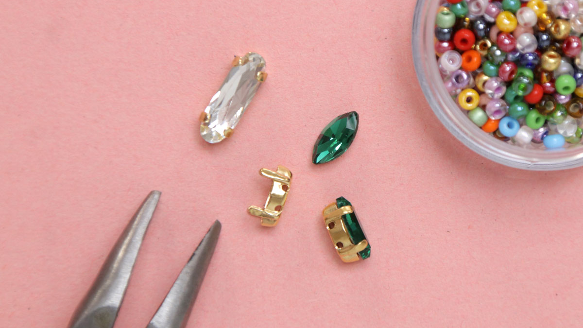 Elastic crystal ring with seed beads : Step 1