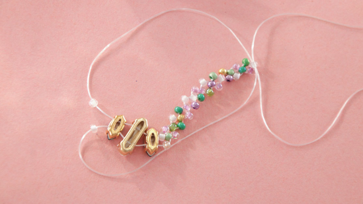 Elastic crystal ring with seed beads : Step 5