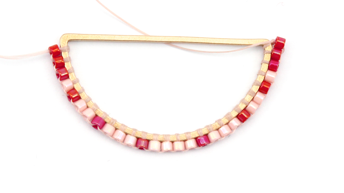 Miyuki half moon necklace brick stitch technique : Step 3