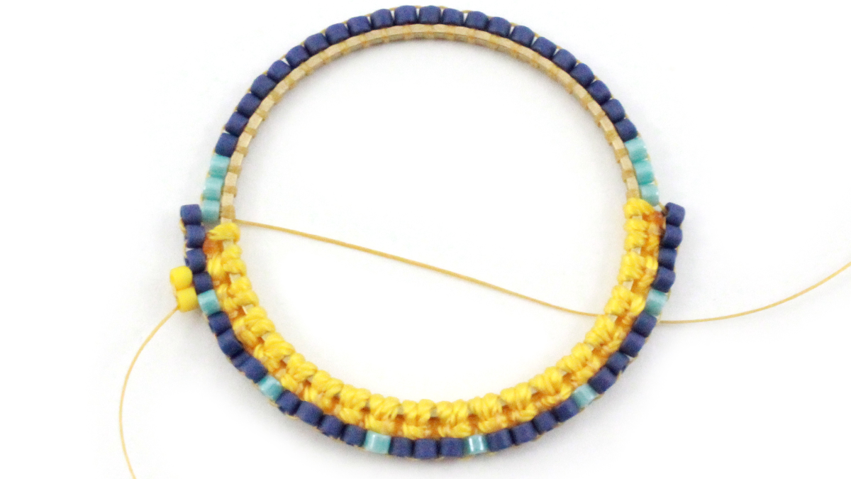 Earrings mix macramé and miyuki : Step 7 Earrings mix macramé and miyuki : Step 7