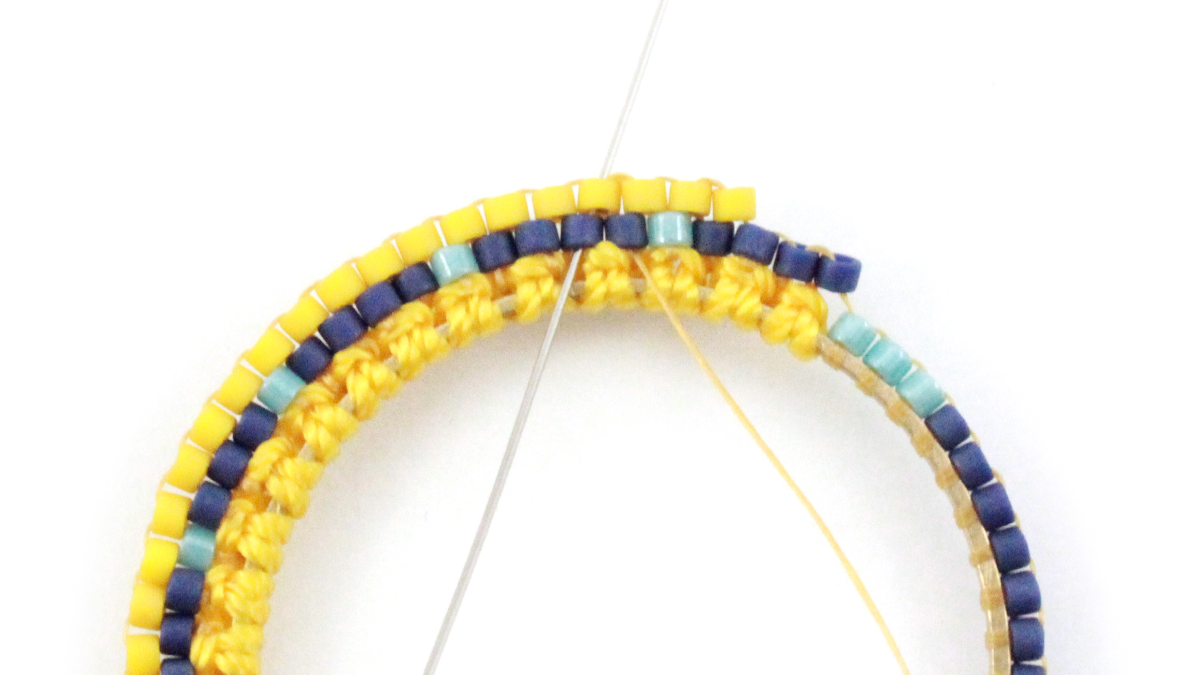 Earrings mix macramé and miyuki : Step 8 Earrings mix macramé and miyuki : Step 8