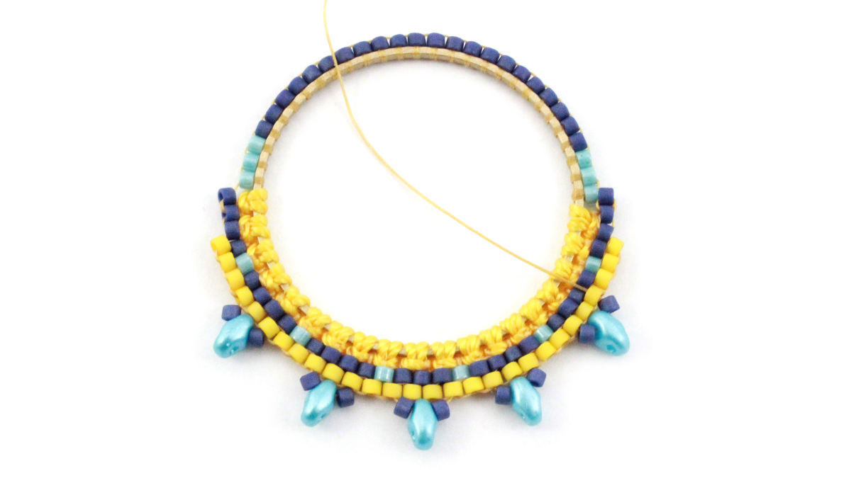 Earrings mix macramé and miyuki : Step 10 Earrings mix macramé and miyuki : Step 10