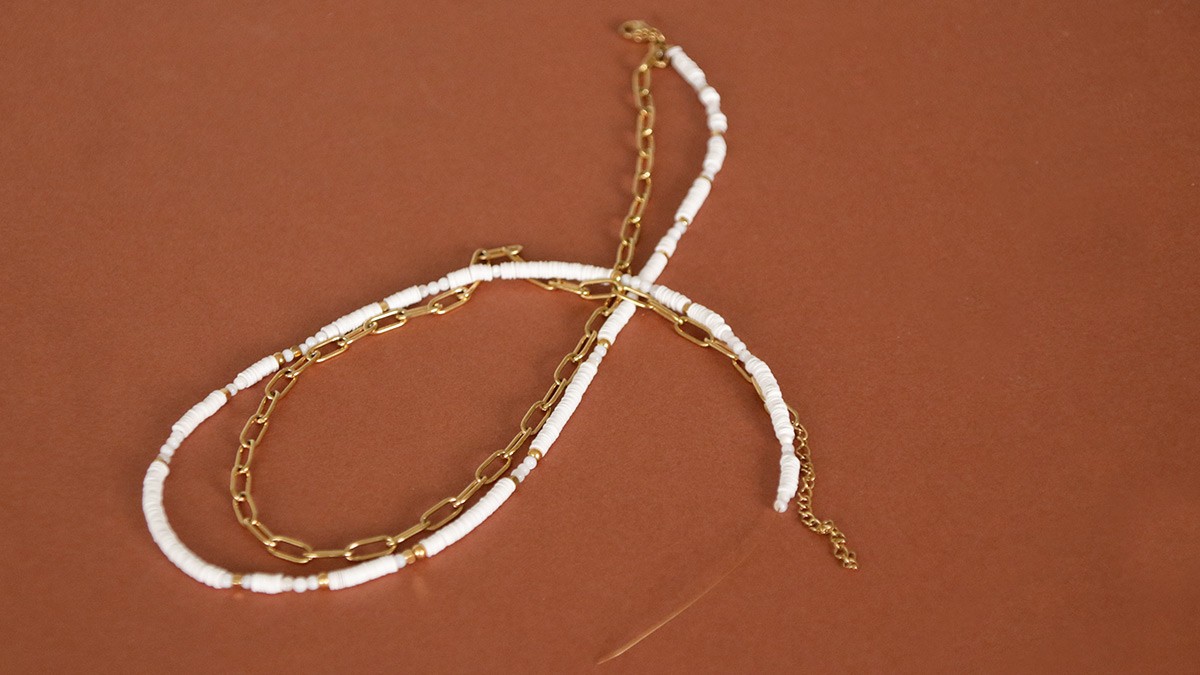 Summer ankle bracelet in stainless steel and mini Heishi beads : Step 3