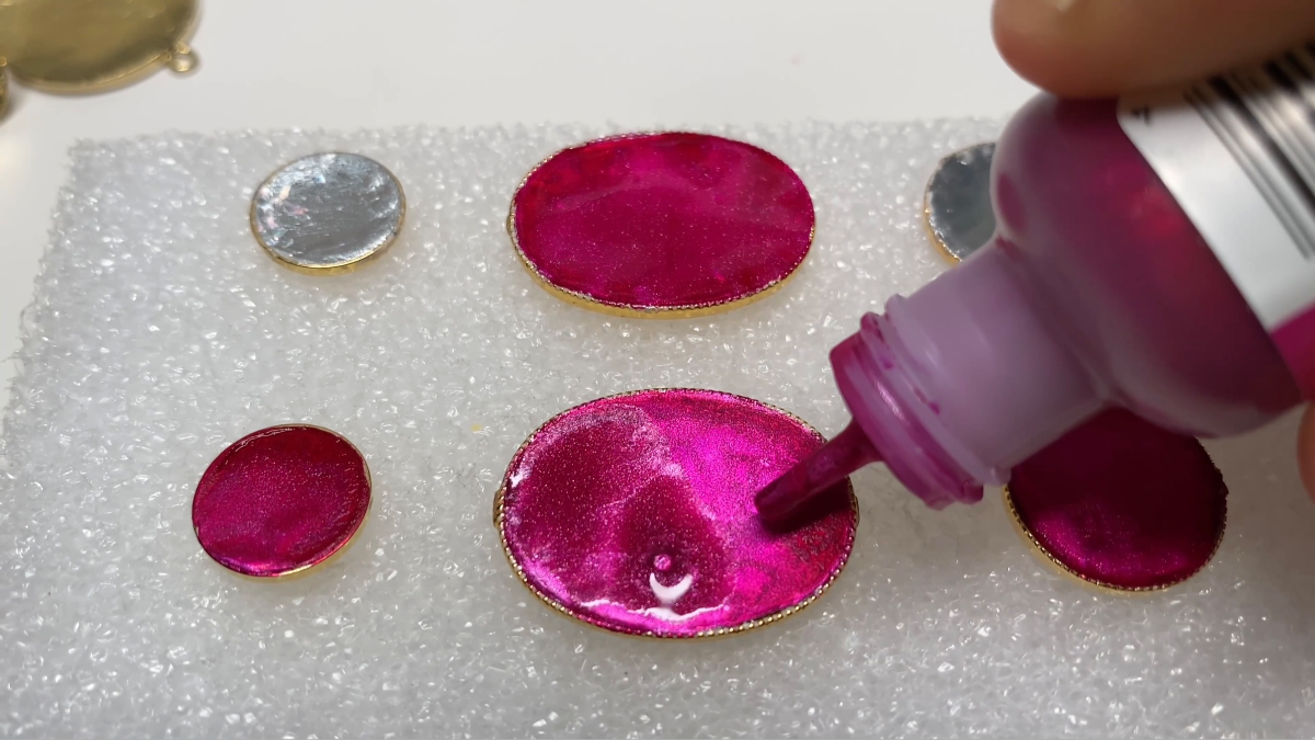 Polymer clay, ink and UV resin pendant earrings : Step 8 Polymer clay, ink and UV resin pendant earrings : Step 8