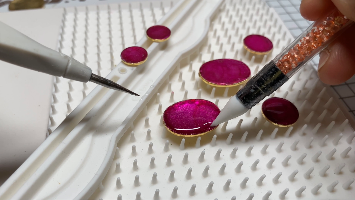 Polymer clay, ink and UV resin pendant earrings : Step 9 Polymer clay, ink and UV resin pendant earrings : Step 9