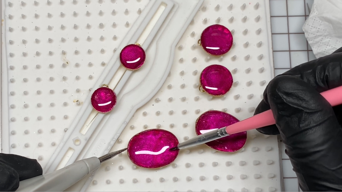 Polymer clay, ink and UV resin pendant earrings : Step 19 Polymer clay, ink and UV resin pendant earrings : Step 19