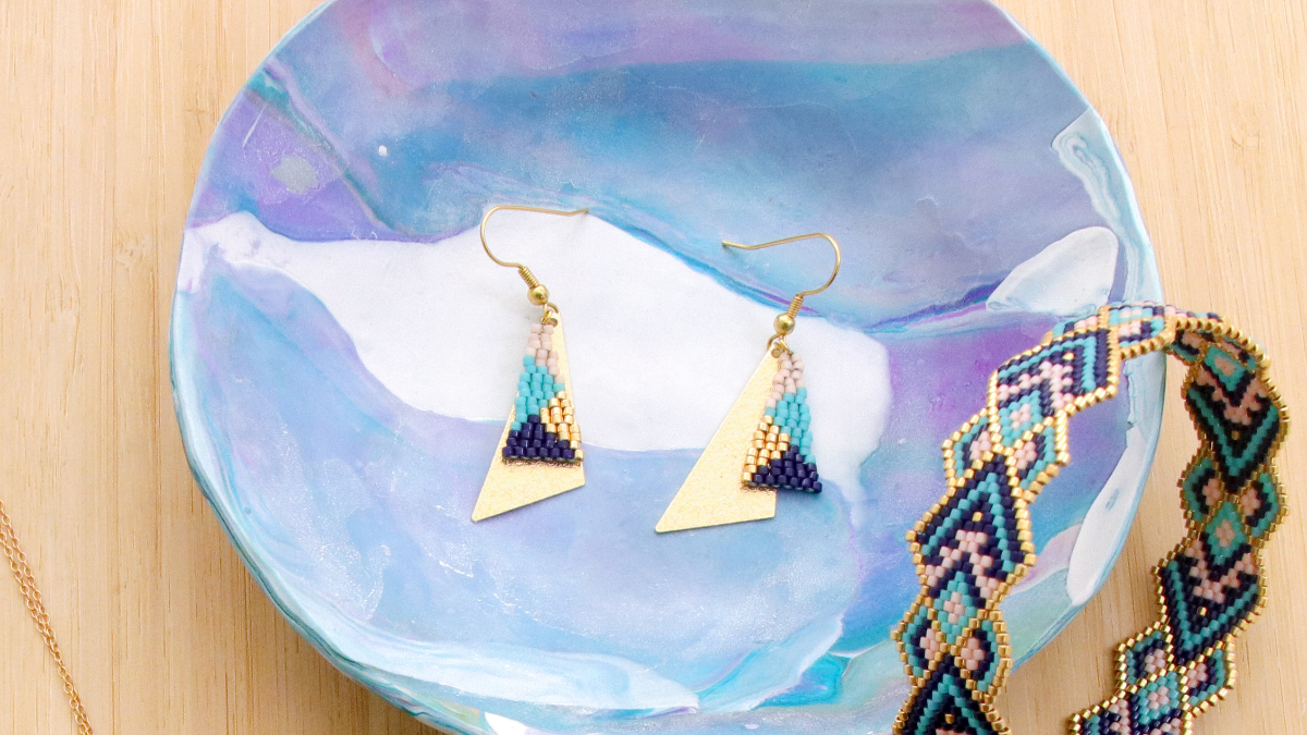 Schema  Miyuki triangular earrings in triple Brick Stitch