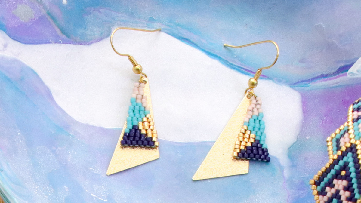 Miyuki triangular earrings in triple Brick Stitch : Step 9