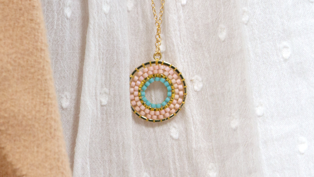 Miyuki necklace with round Brick Stitch pendant