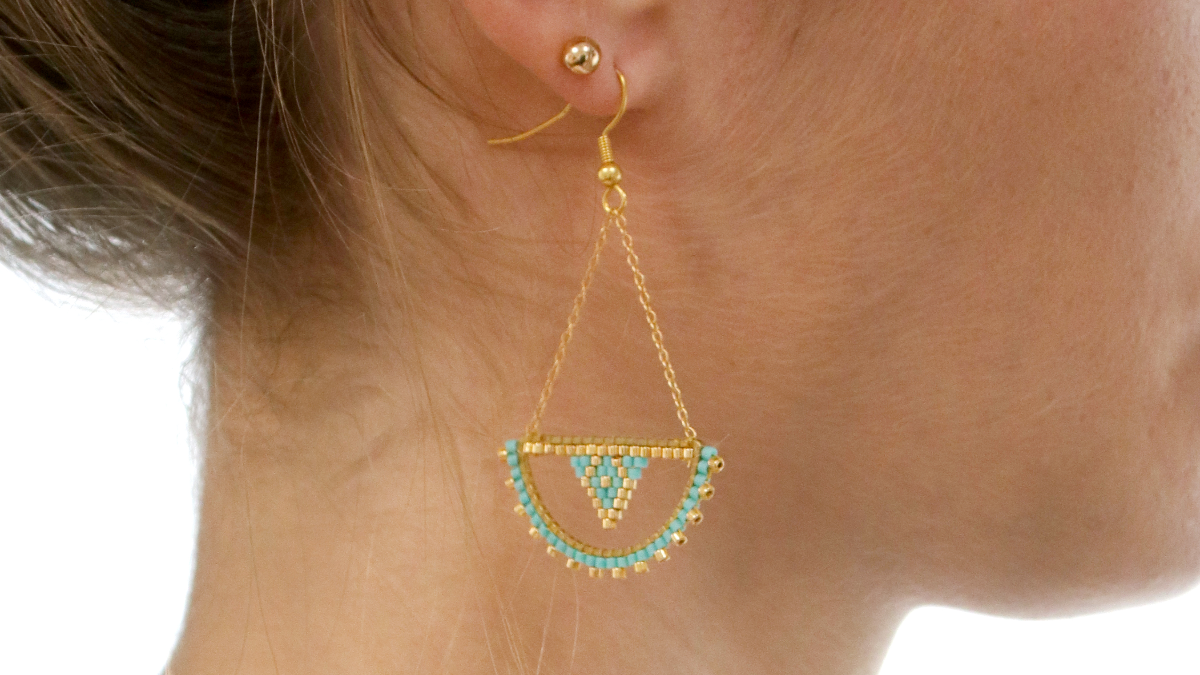 Miyuki half circle earrings in Brick Stitch