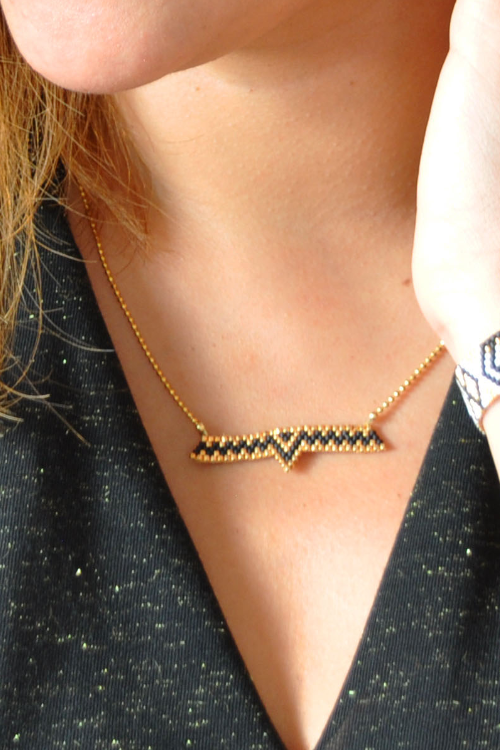 Schema  Weaving grid Miyuki necklace in black and gold Brick Stitch