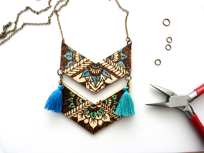 Sautoir with chevron insert in pyrographed wood : Step 6