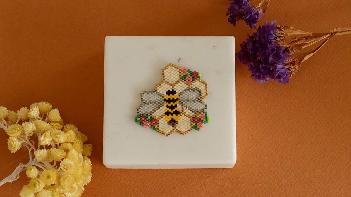 Schema  Bee in brick stitch weaving