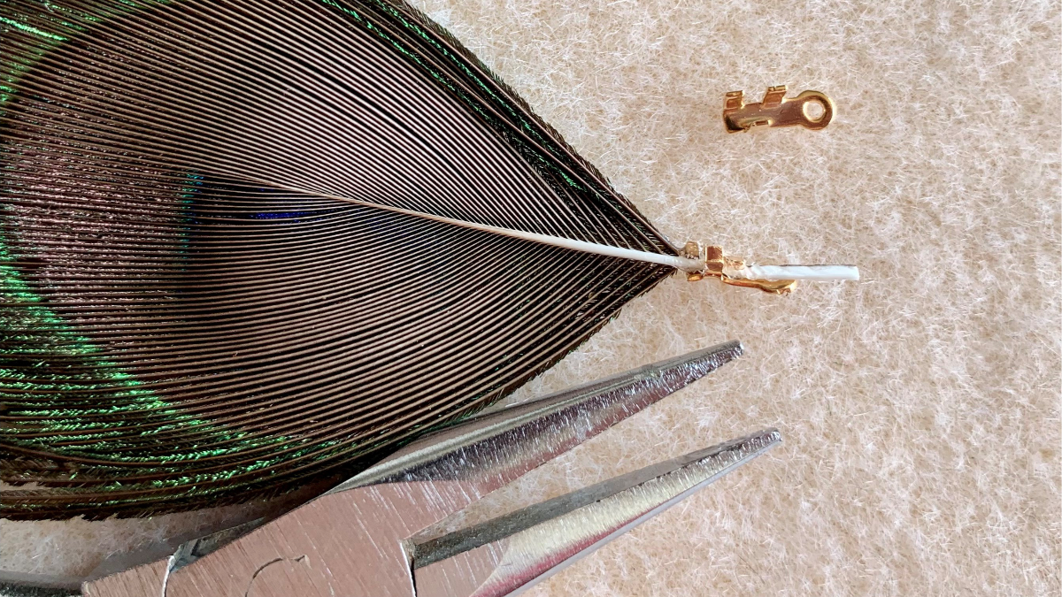 Cellini flat spiral-effect peyote weave pendant earrings : Step 11