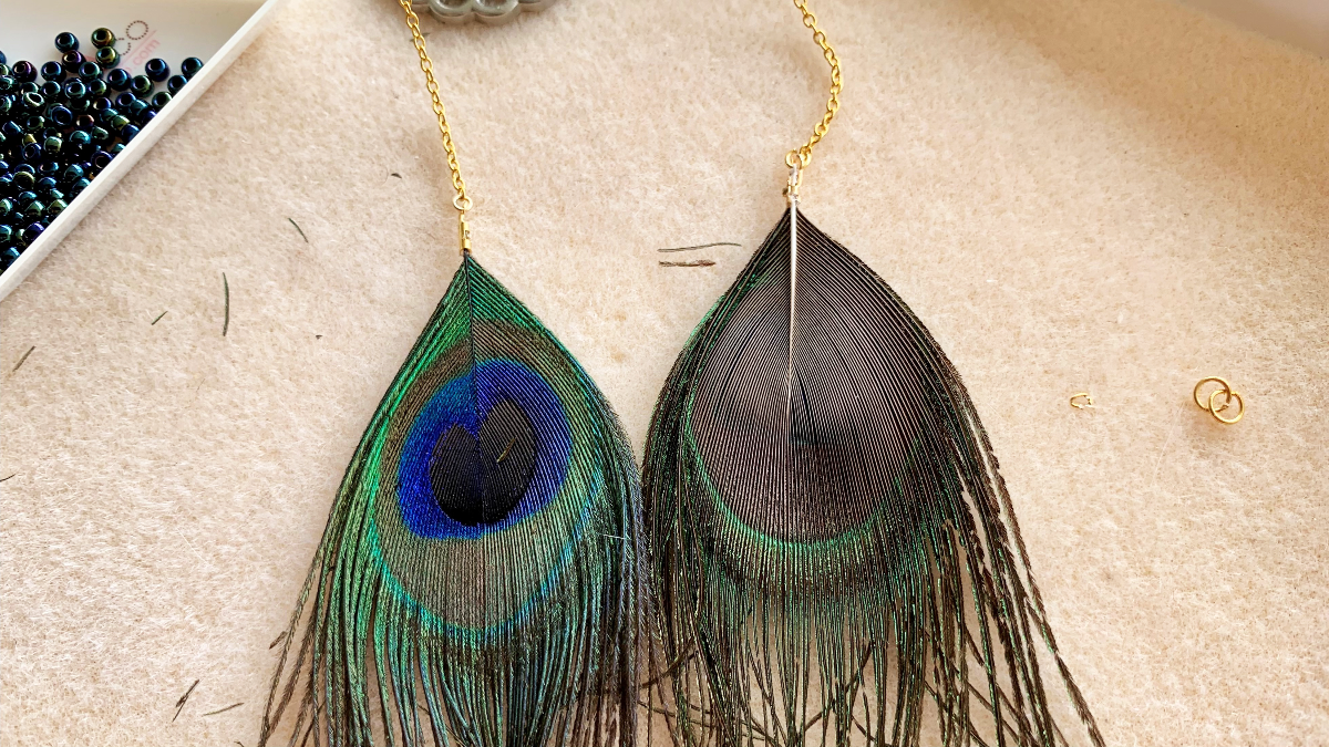 Cellini flat spiral-effect peyote weave pendant earrings : Step 12