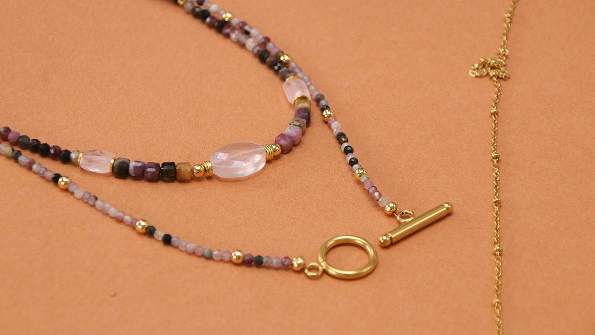 Multi-row necklace with tourmaline gemstones and resin pendant : Step 3