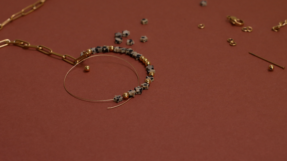 Dalmatian Jasper star bracelet with stainless steel rectangular chain : Step 2