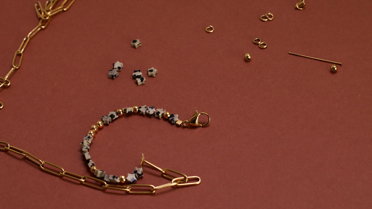 Dalmatian Jasper star bracelet with stainless steel rectangular chain : Step 3