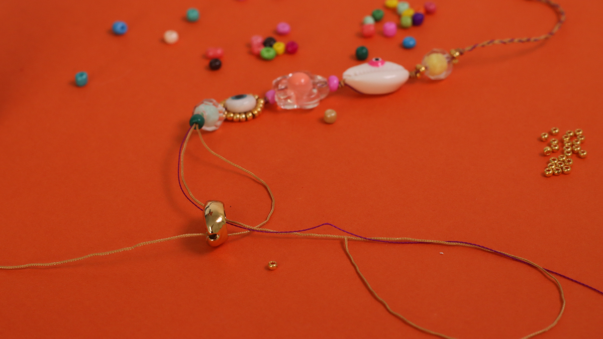 Summer bracelet with cowrie shells, seed beads and eye : Step 4 Summer bracelet with cowrie shells, seed beads and eye : Step 4