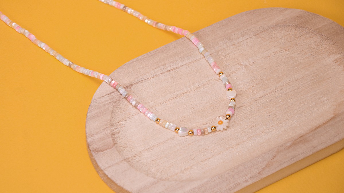 Schema  Summer necklace with heishi beads, heart and mother-of-pearl flowers