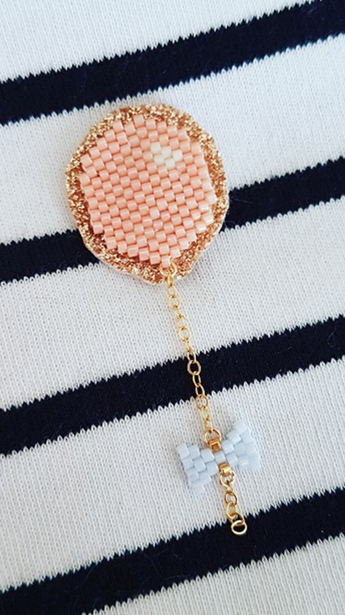 Schema  Balloon brooch in brick stitch weave and glittery fusible