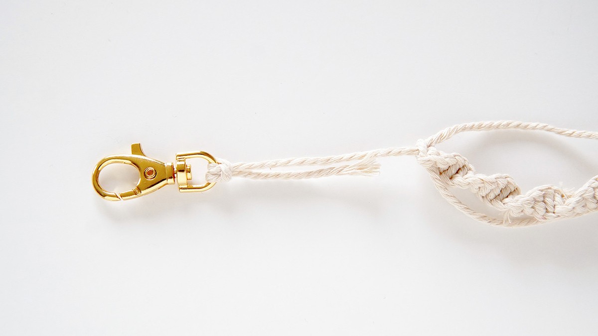 Suedette and macramé bag handle tutorial : Step 5 Suedette and macramé bag handle tutorial : Step 5