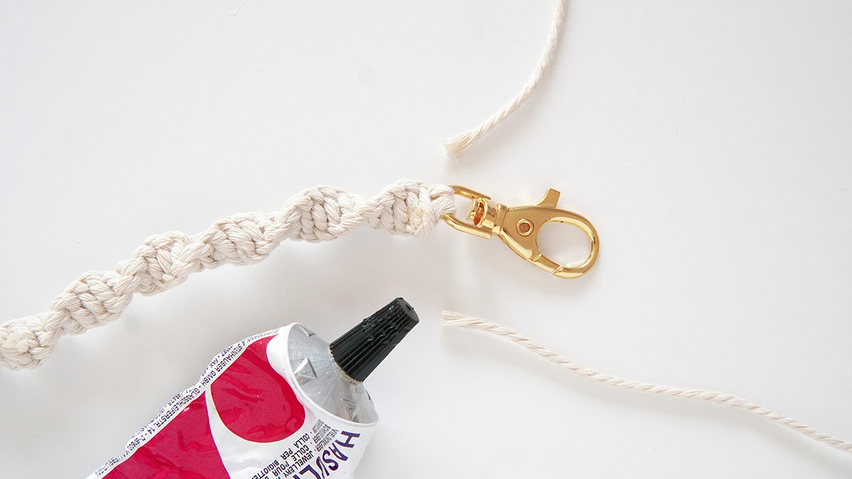 Suedette and macramé bag handle tutorial : Step 6 Suedette and macramé bag handle tutorial : Step 6