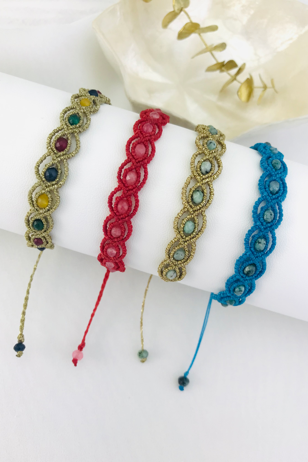 Schema  Bracelet in micro-macramé and gemstones