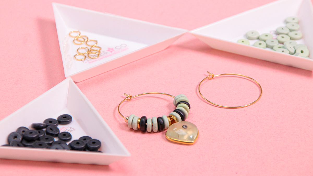 Easy prehnite gemstone creoles tutorial : Step 2 Easy prehnite gemstone creoles tutorial : Step 2